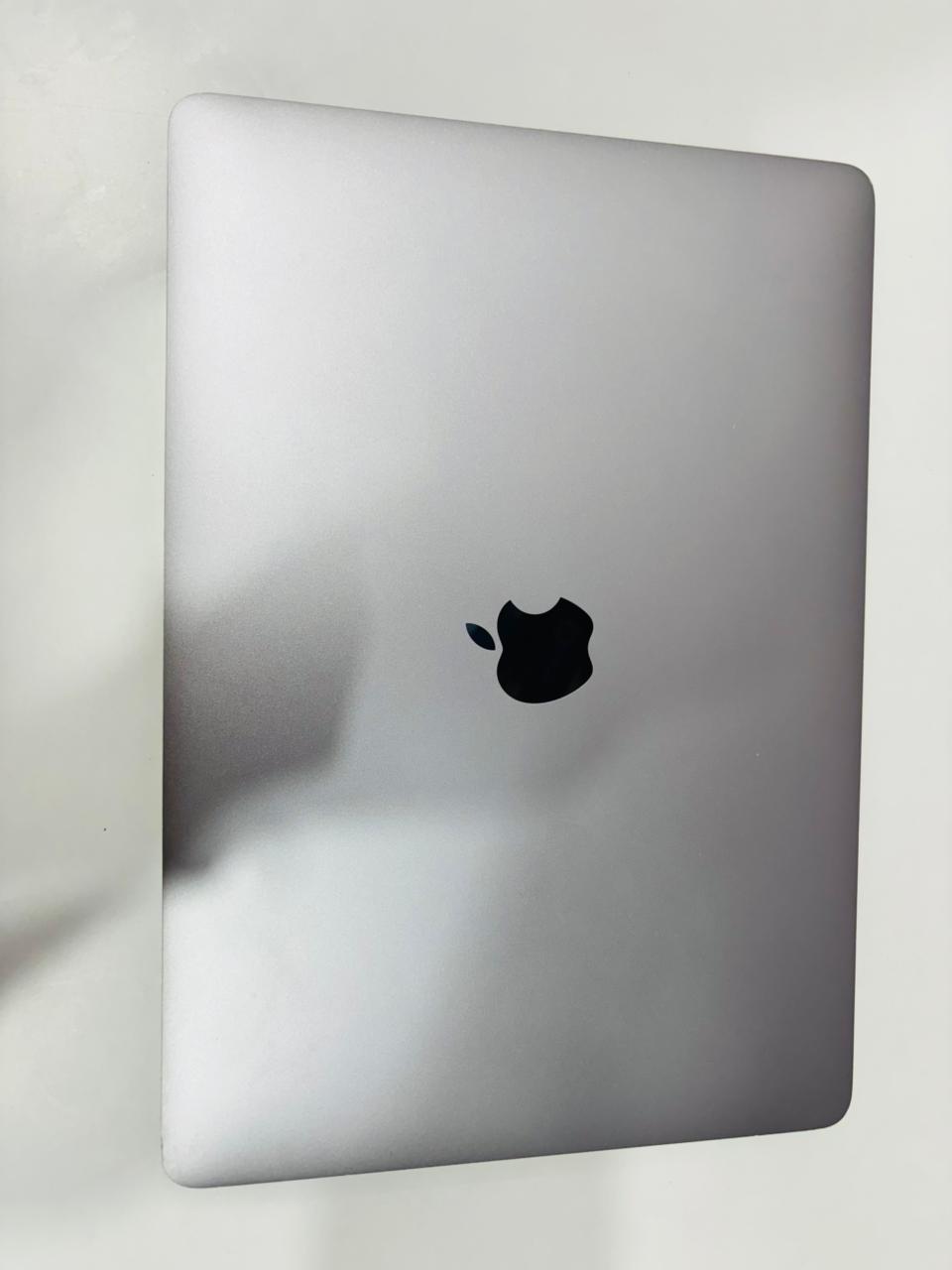 Apple MacBook Pro (13-inch, 2017). Processor: 2.3 GHz Dual-Core Intel Core i5 Memory: 8 GB 2133 MHz LPDDR3 Storage: 256 GB SSD Graphics: Intel Iris Plus Graphics 640 1536 MB - Image 6