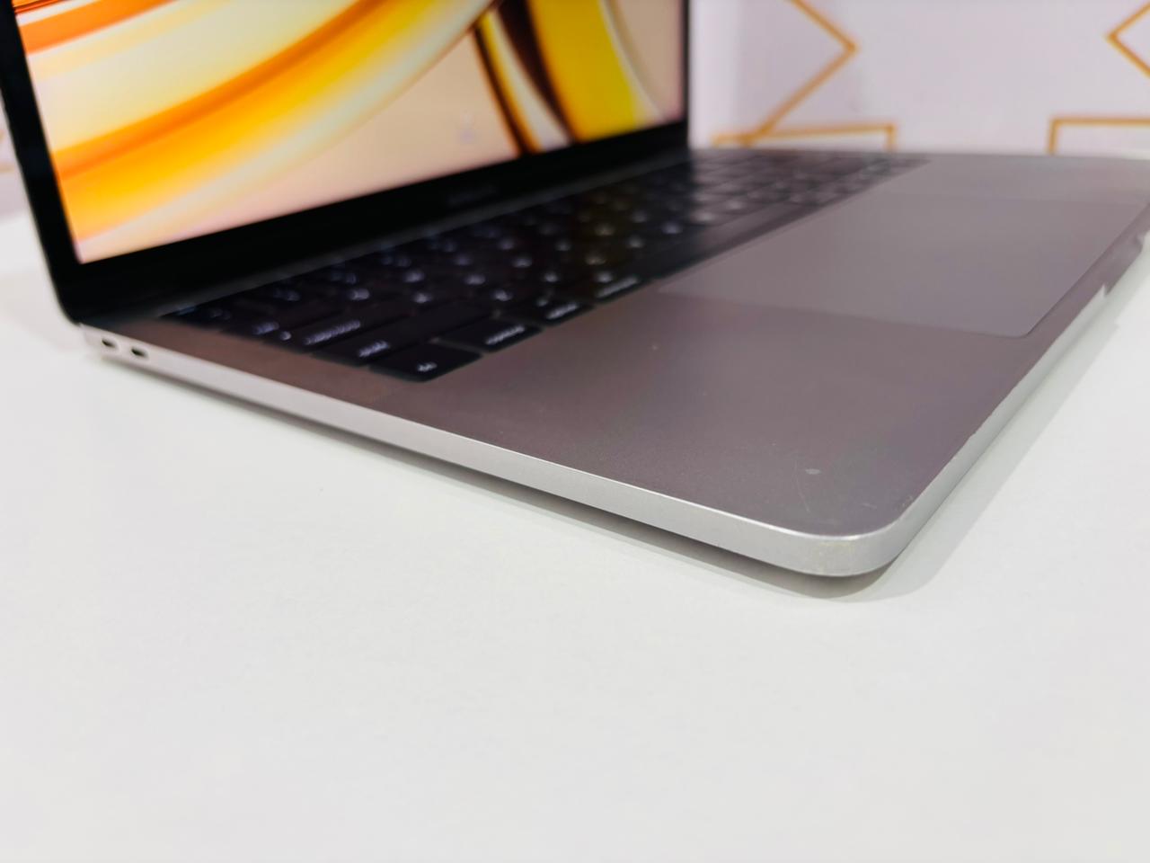 Apple MacBook Pro (13-inch, 2017). Processor: 2.3 GHz Dual-Core Intel Core i5 Memory: 8 GB 2133 MHz LPDDR3 Storage: 256 GB SSD Graphics: Intel Iris Plus Graphics 640 1536 MB - Image 5