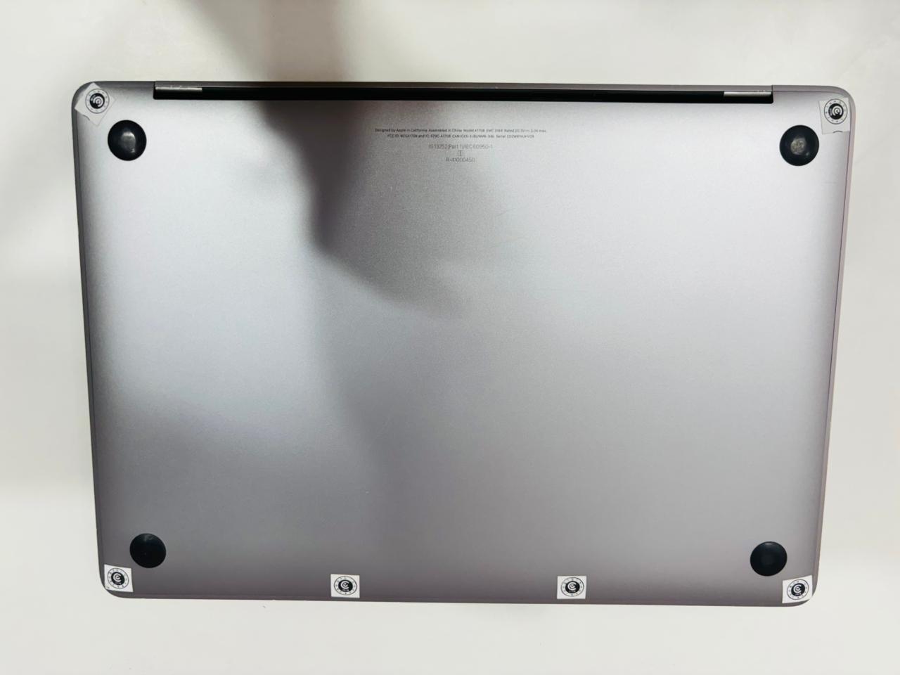 Apple MacBook Pro (13-inch, 2017). Processor: 2.3 GHz Dual-Core Intel Core i5 Memory: 8 GB 2133 MHz LPDDR3 Storage: 256 GB SSD Graphics: Intel Iris Plus Graphics 640 1536 MB - Image 3